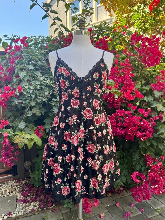Betsey Johnson Dresses & Skirts - Betsey Johnson Floral Lace Dress | US S | Excellent Condition